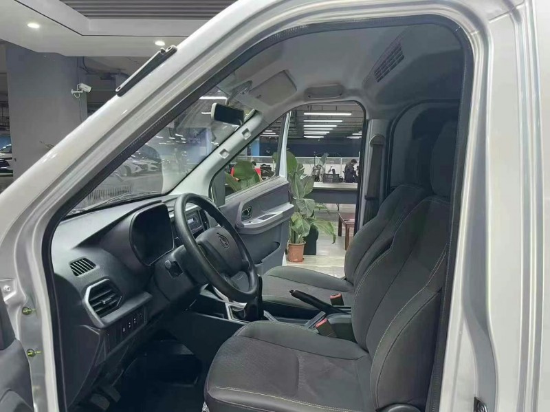 成都24年長安汽車睿行5