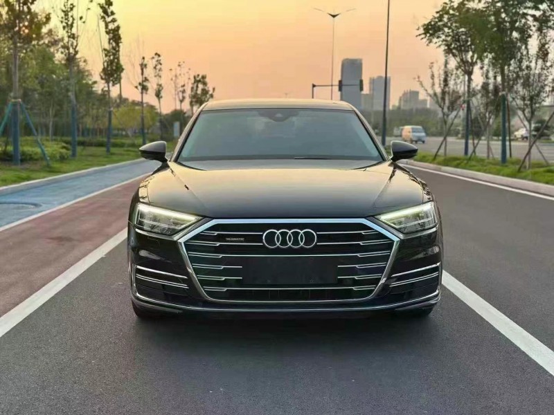 济宁21年奥迪A8L1