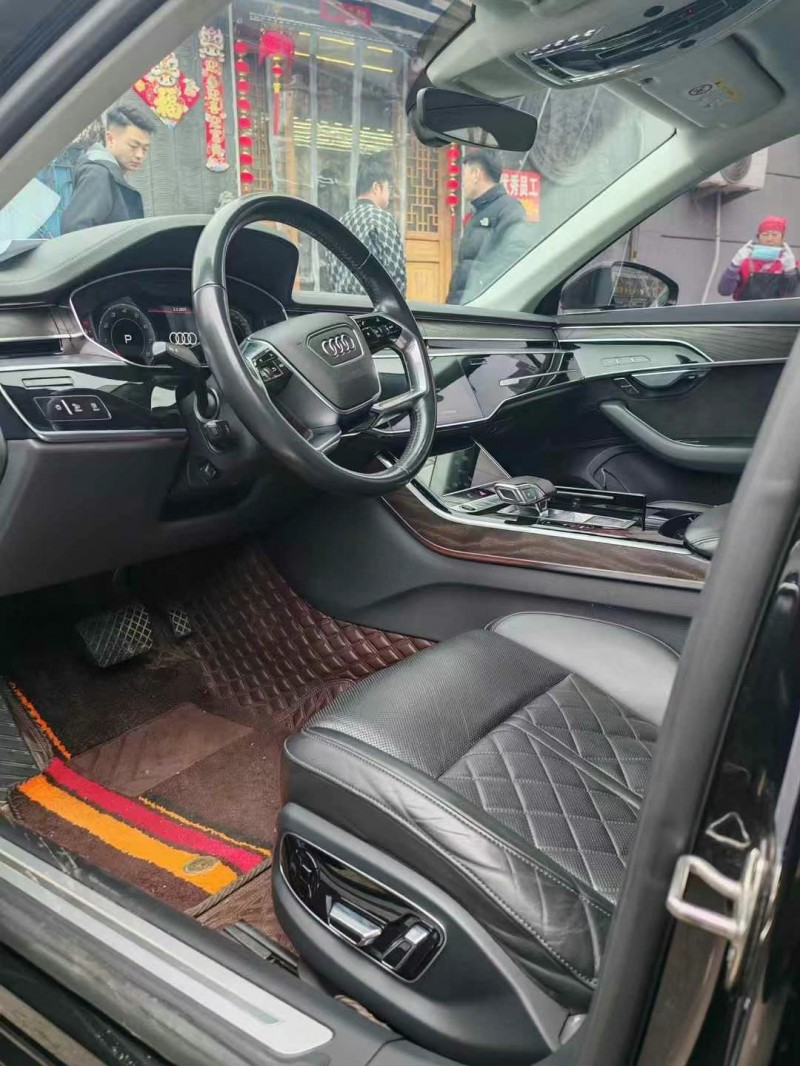济宁21年奥迪A8L3