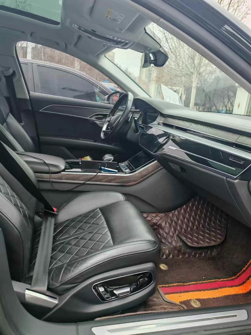 济宁21年奥迪A8L6