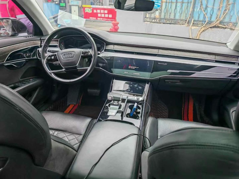 济宁21年奥迪A8L7