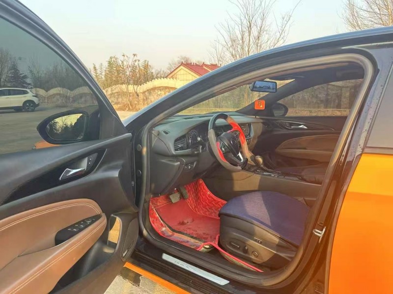 青岛18年别克君威5