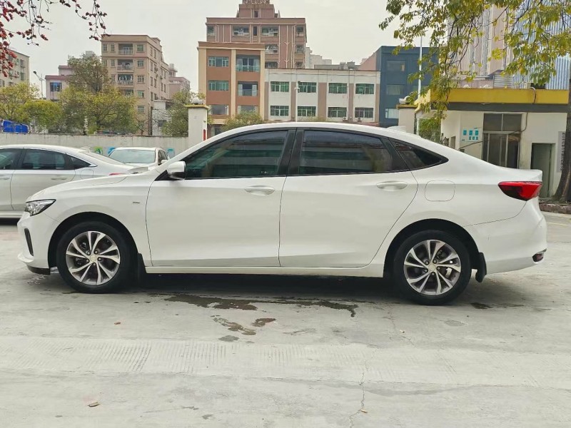 东莞22年别克威朗8