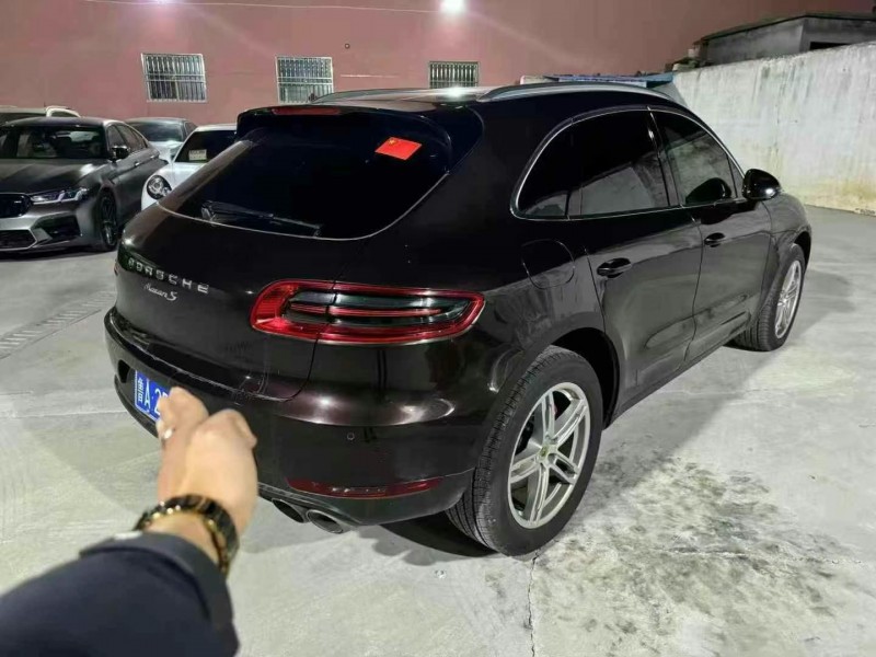 青岛15年保时捷Macan6