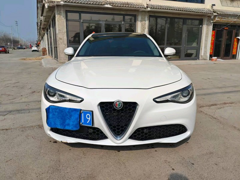 徐州19年阿尔法·罗密欧Giulia1