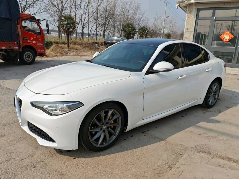 徐州19年阿尔法·罗密欧Giulia2