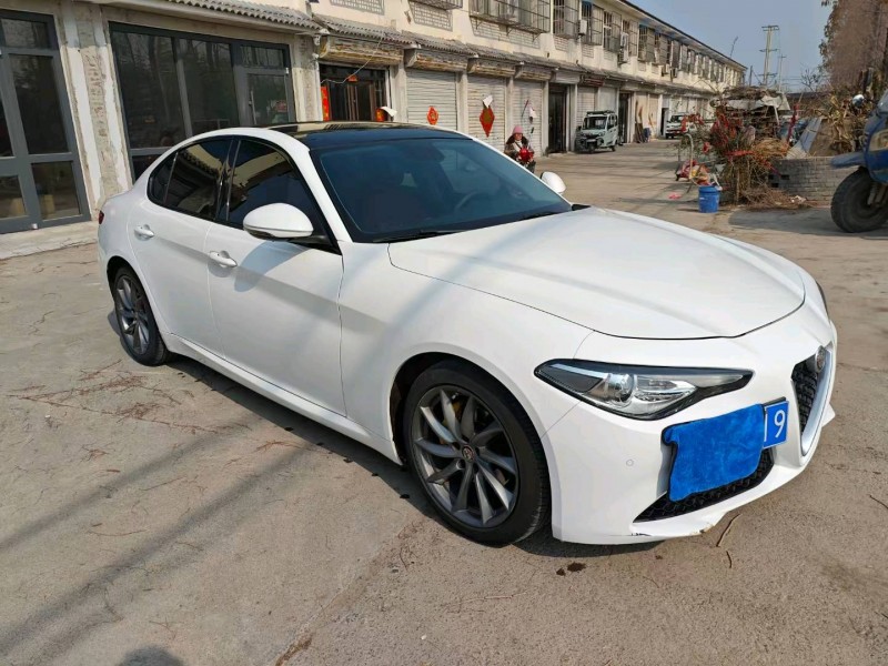 徐州19年阿尔法·罗密欧Giulia3