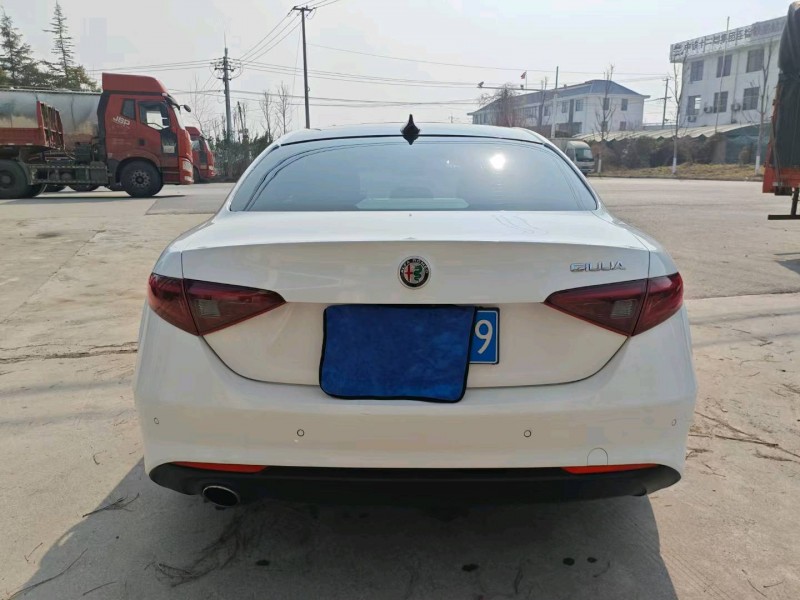 徐州19年阿尔法·罗密欧Giulia4
