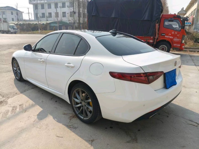 徐州19年阿尔法·罗密欧Giulia5