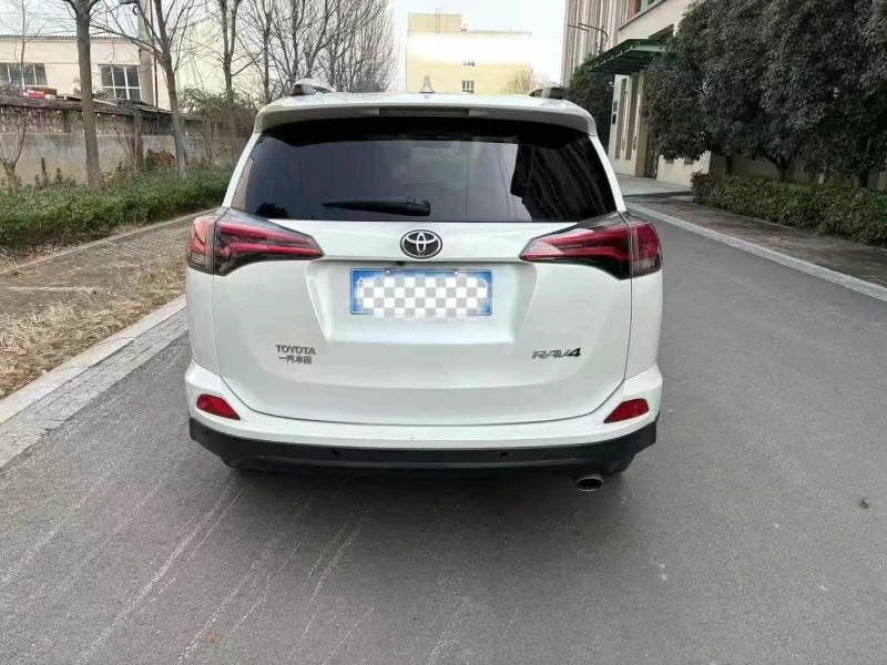 東營17年豐田RAV47