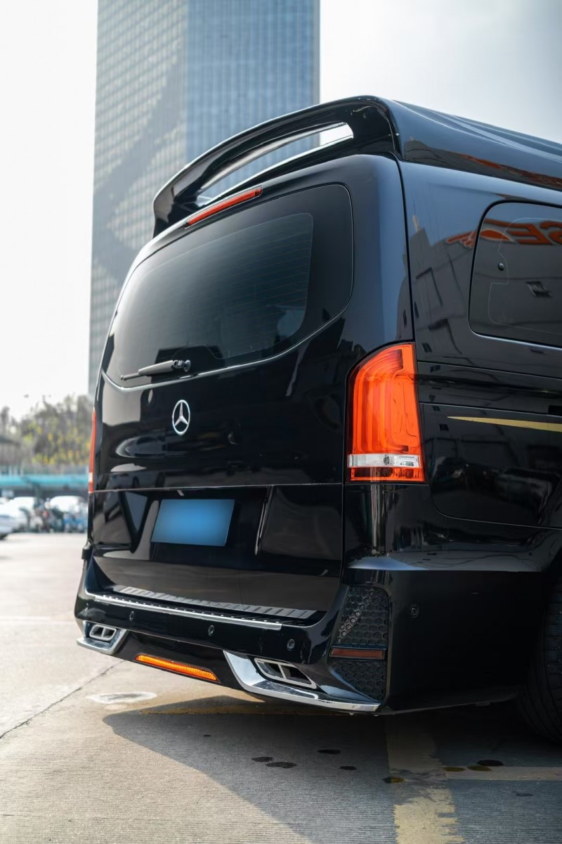 广州18年奔驰威霆5