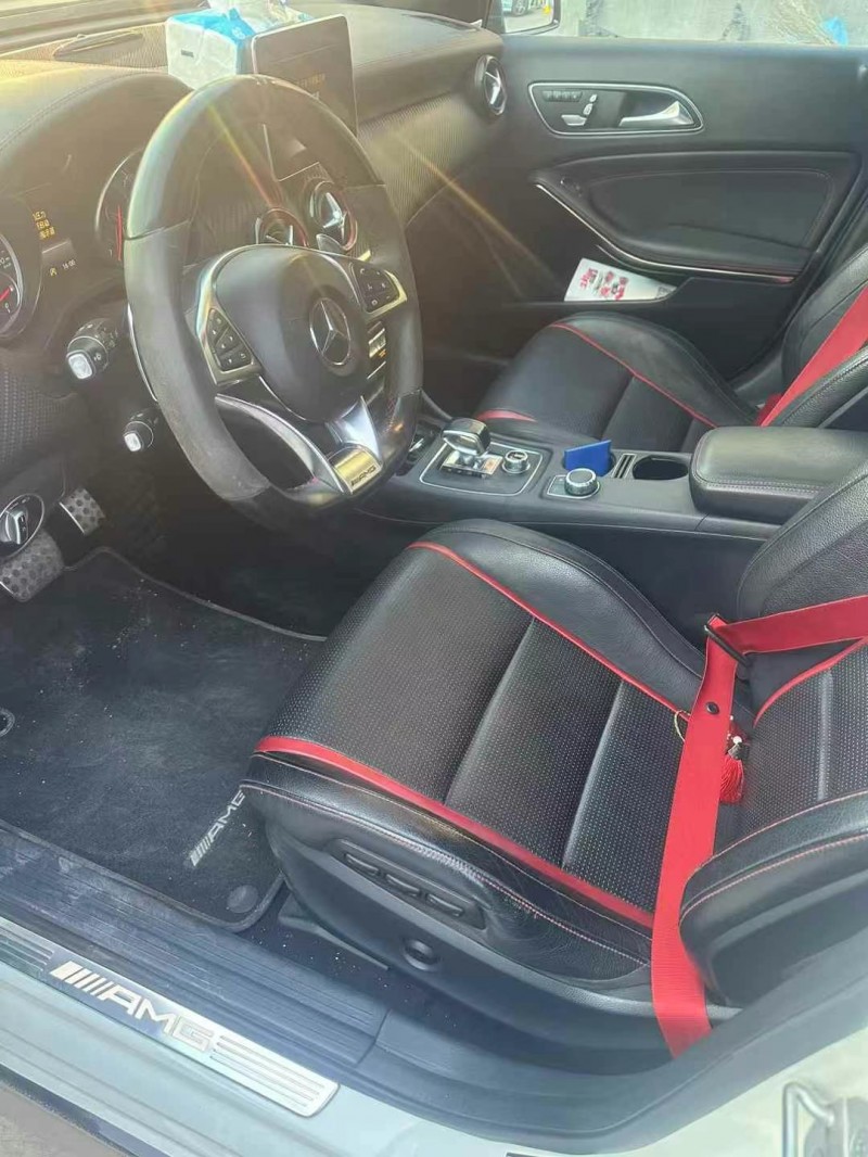 青岛16年奔驰AMG4