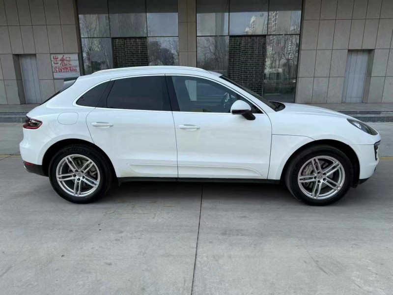 济宁16年保时捷Macan7
