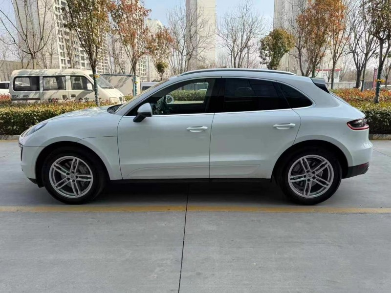济宁16年保时捷Macan8
