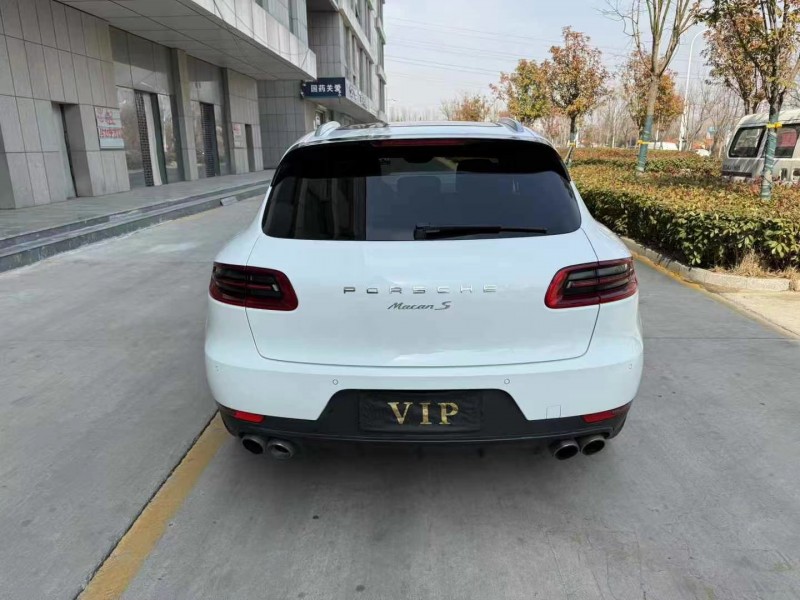 济宁16年保时捷Macan9
