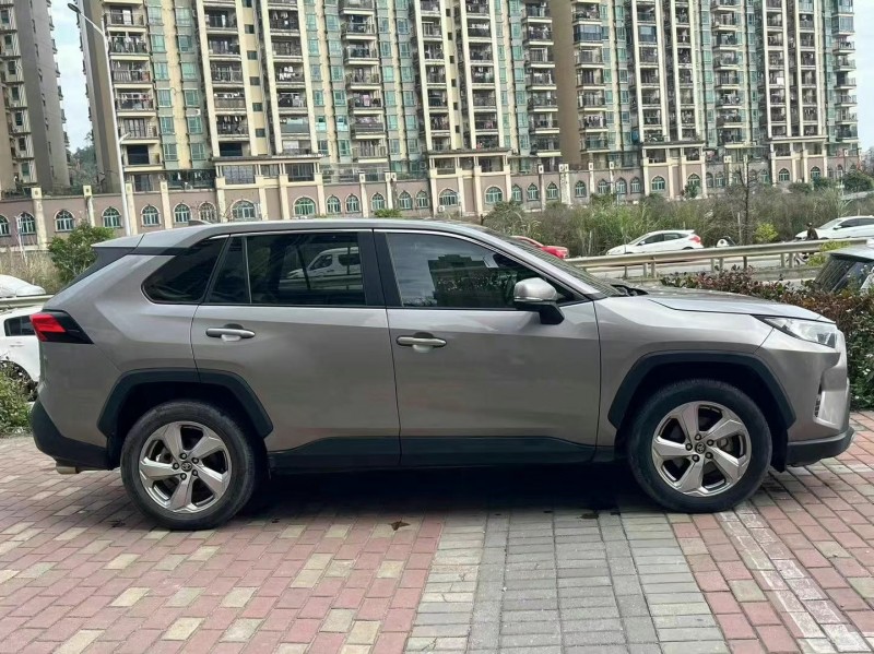 广州20年丰田RAV4荣放3