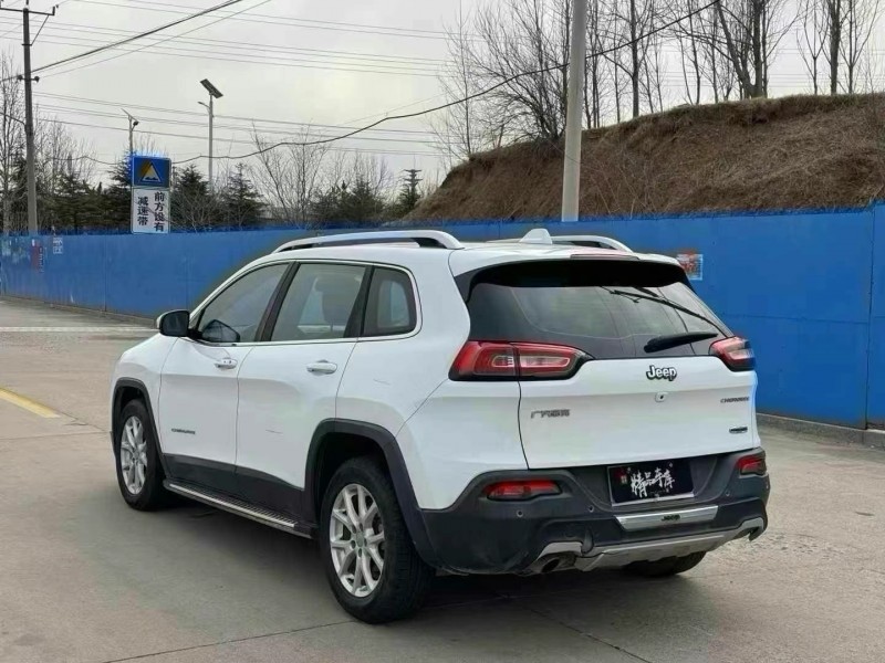 臨沂16年Jeep自由光7