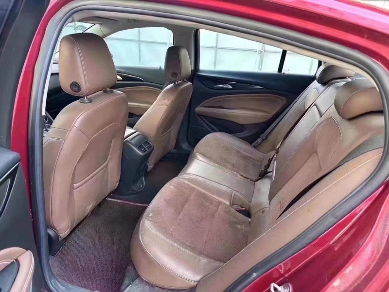 青岛18年别克君威5