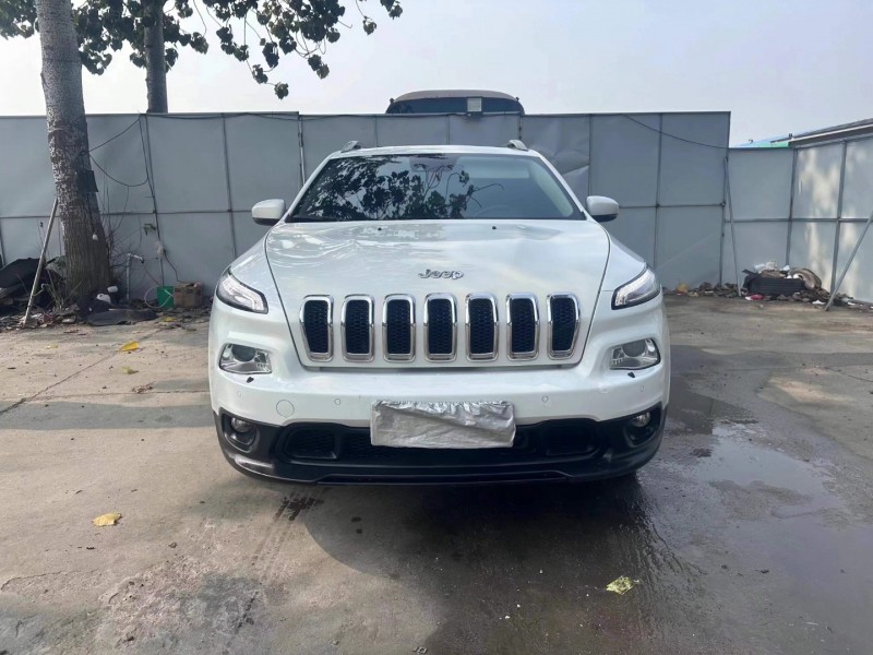 青島15年Jeep自由光1