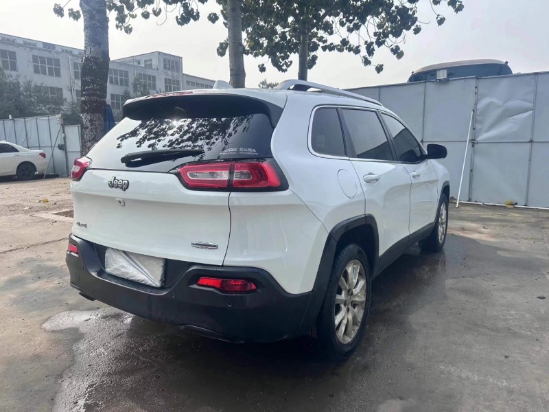 青島15年Jeep自由光8