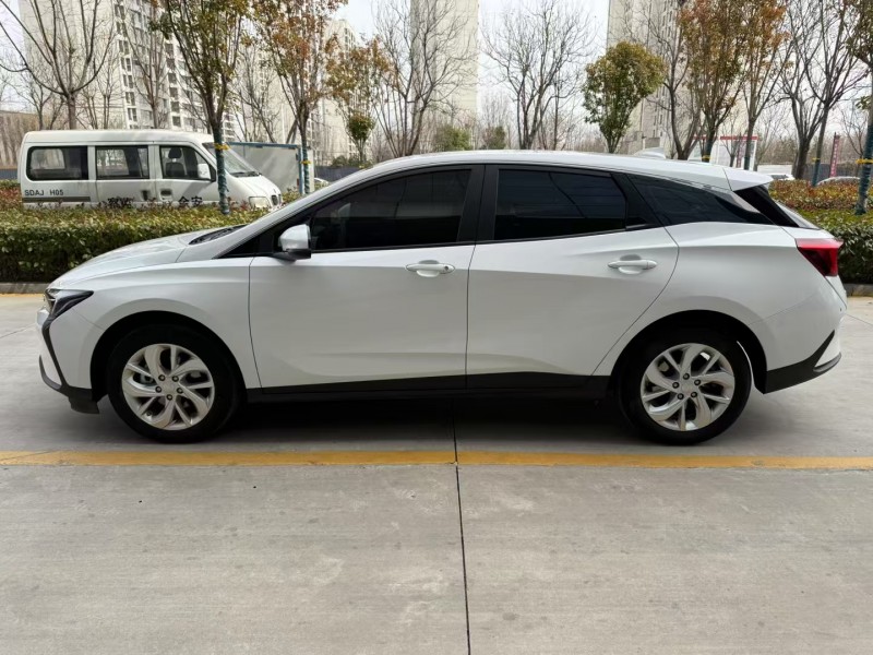 济宁24年别克微蓝8