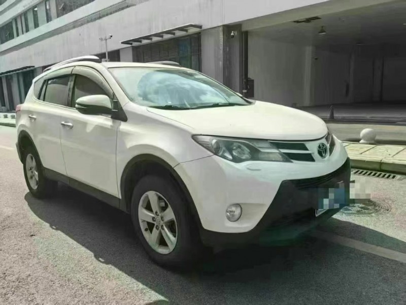 成都14年豐田RAV42