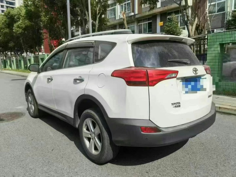 成都14年豐田RAV47