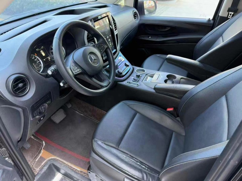 济宁19年奔驰威霆5