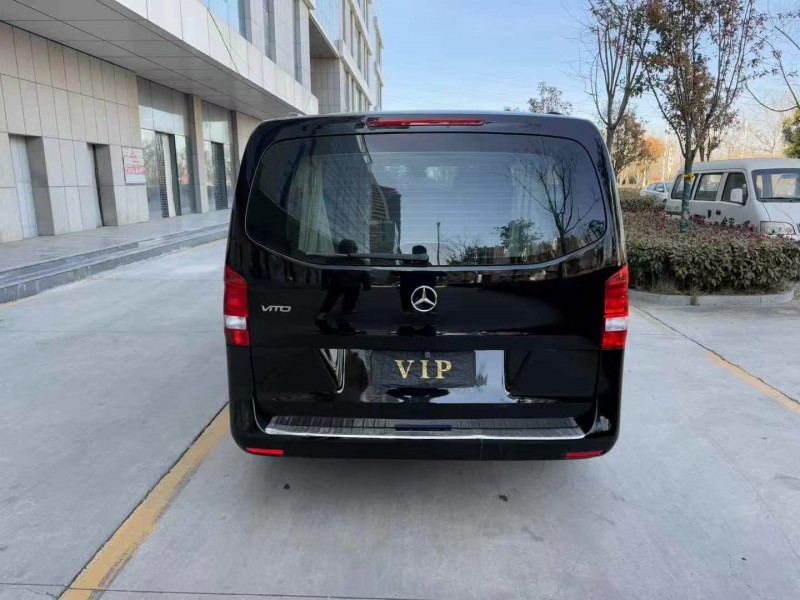 济宁19年奔驰威霆9