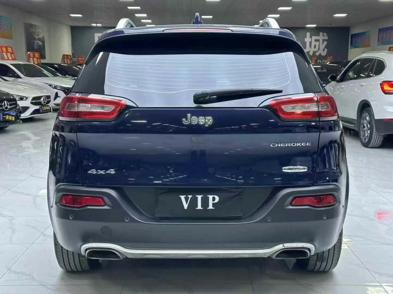 廊坊17年Jeep自由光9