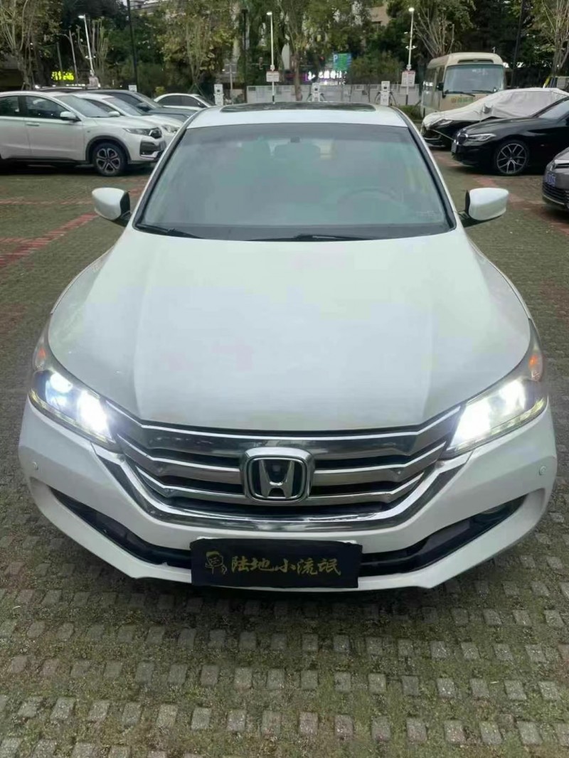 东莞16年本田雅阁1