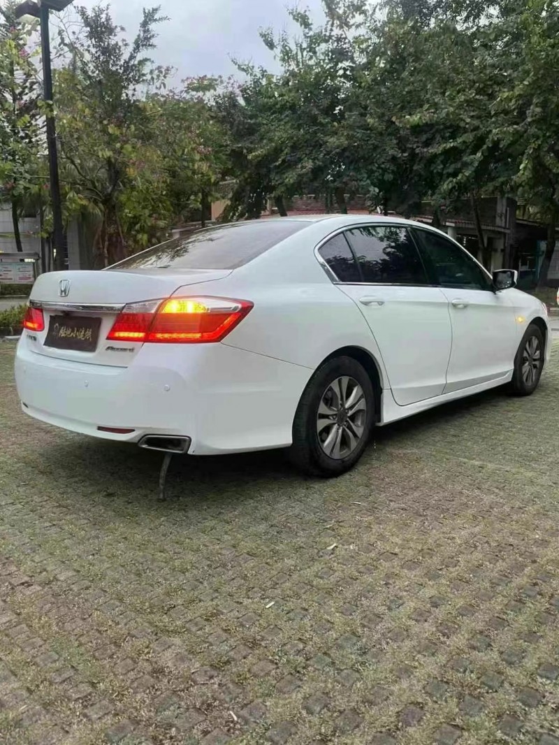 东莞16年本田雅阁6