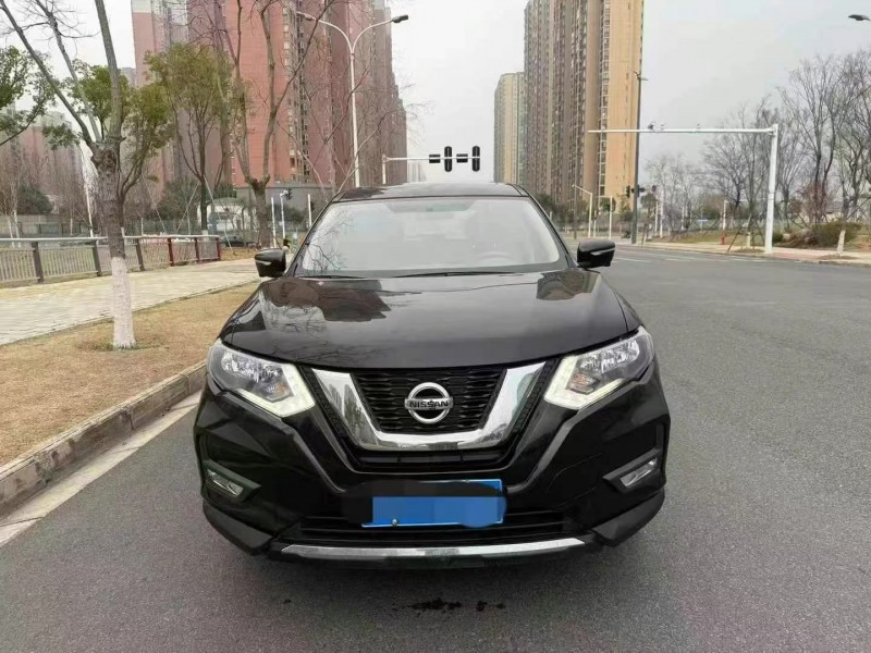 武漢19年日產奇駿1