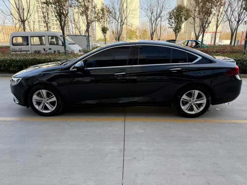 济宁18年别克君威7