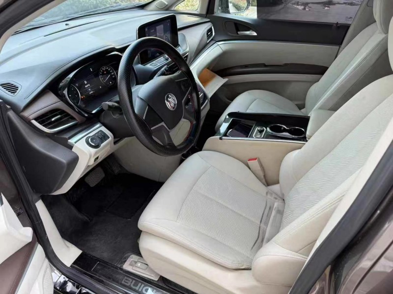 济宁21年别克GL86