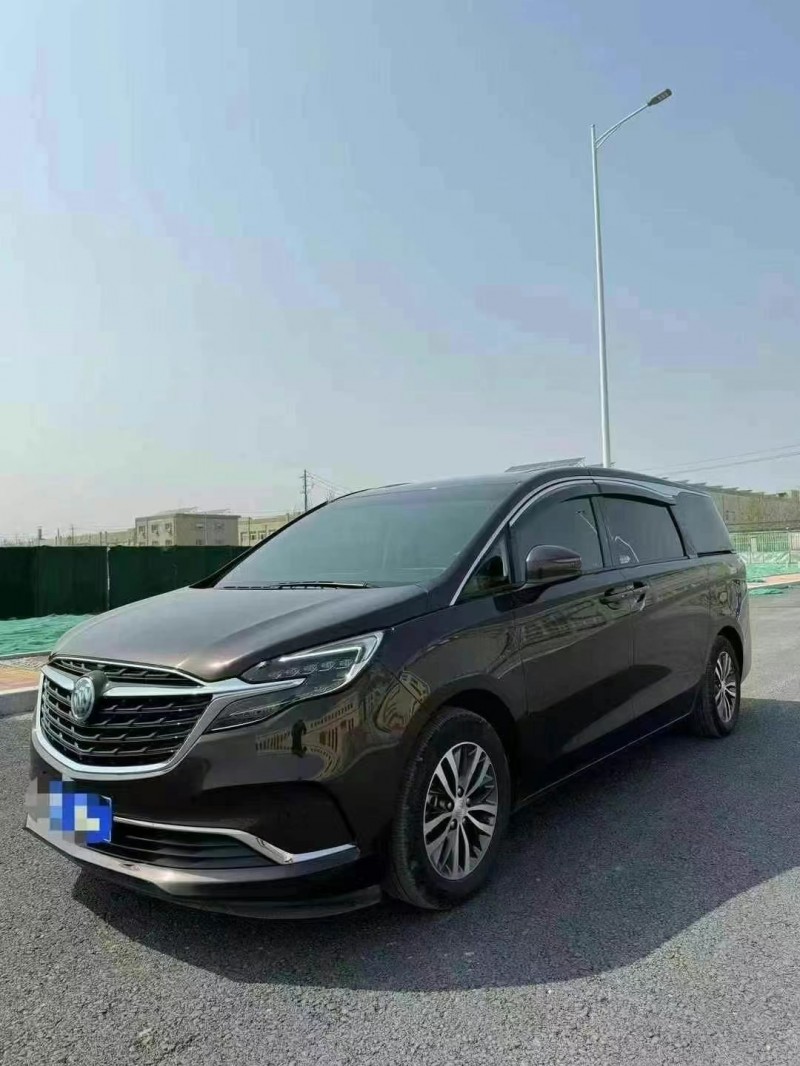 青岛22年别克GL82