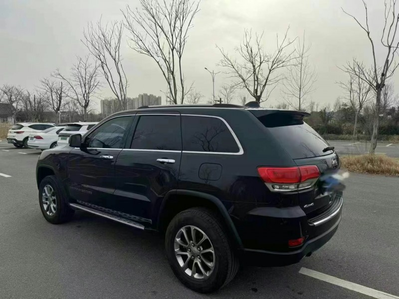 濟寧15年Jeep大切諾基7