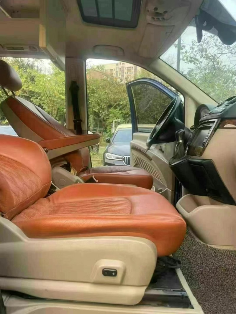 东莞10年奔驰唯雅诺4