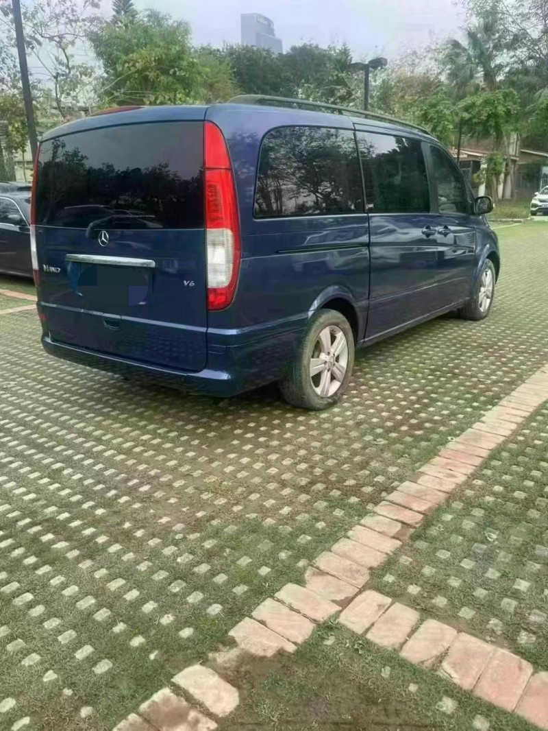 东莞10年奔驰唯雅诺8