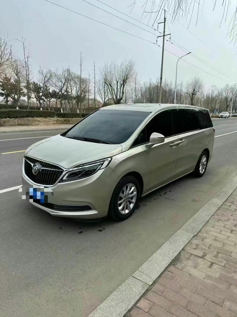 青岛18年别克GL82