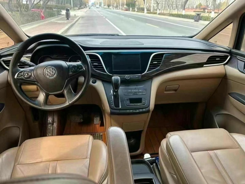 青岛18年别克GL84