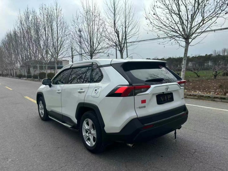 榆林21年豐田RAV4榮放8