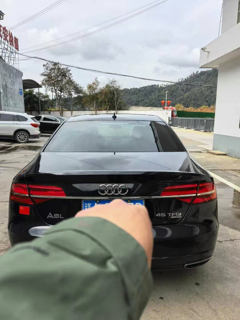 鷹潭18年奧迪A8L8