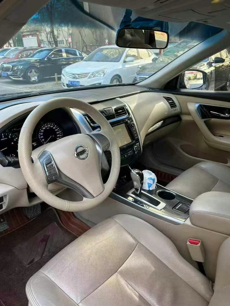 安陽15年日產天籟5