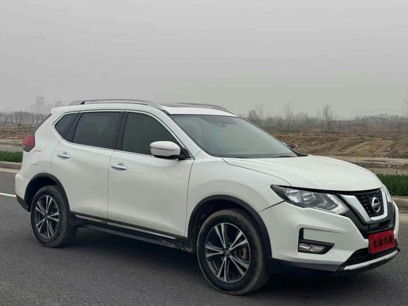 鄭州22年日產奇駿3