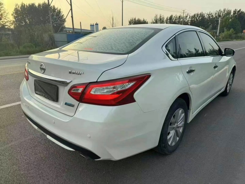 濟寧18年日產天籟8