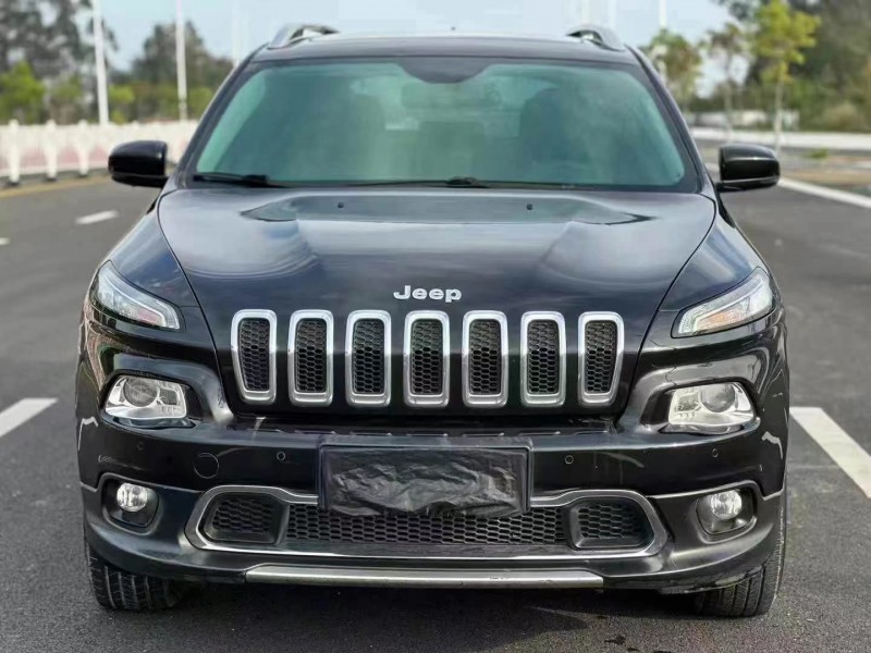 佛山17年Jeep自由光1