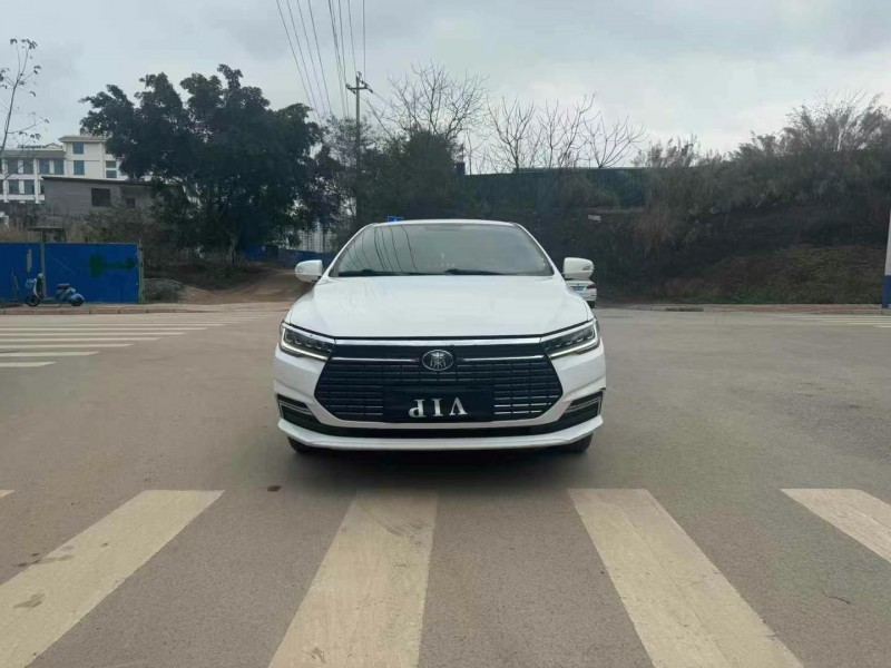南寧23年比亞迪秦1
