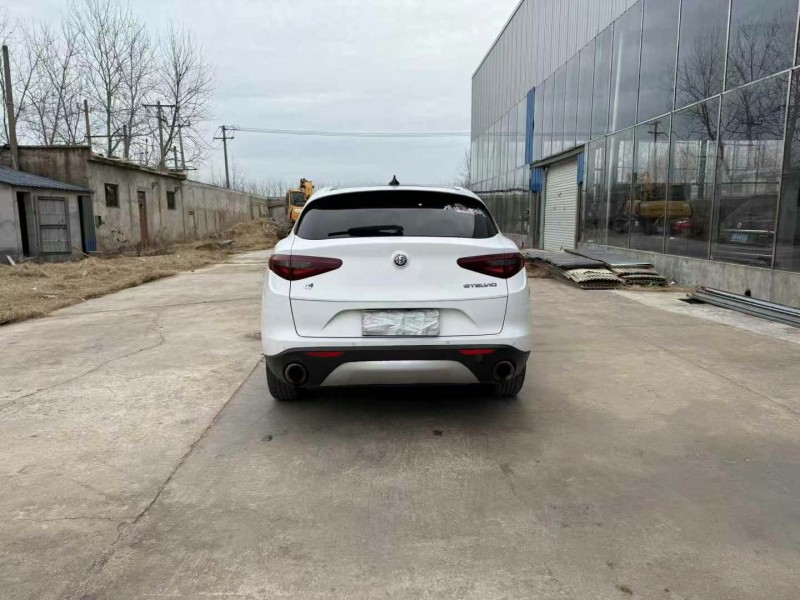 徐州19年阿尔法·罗密欧Stelvio10