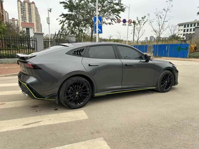 南寧22年長安汽車UNI8